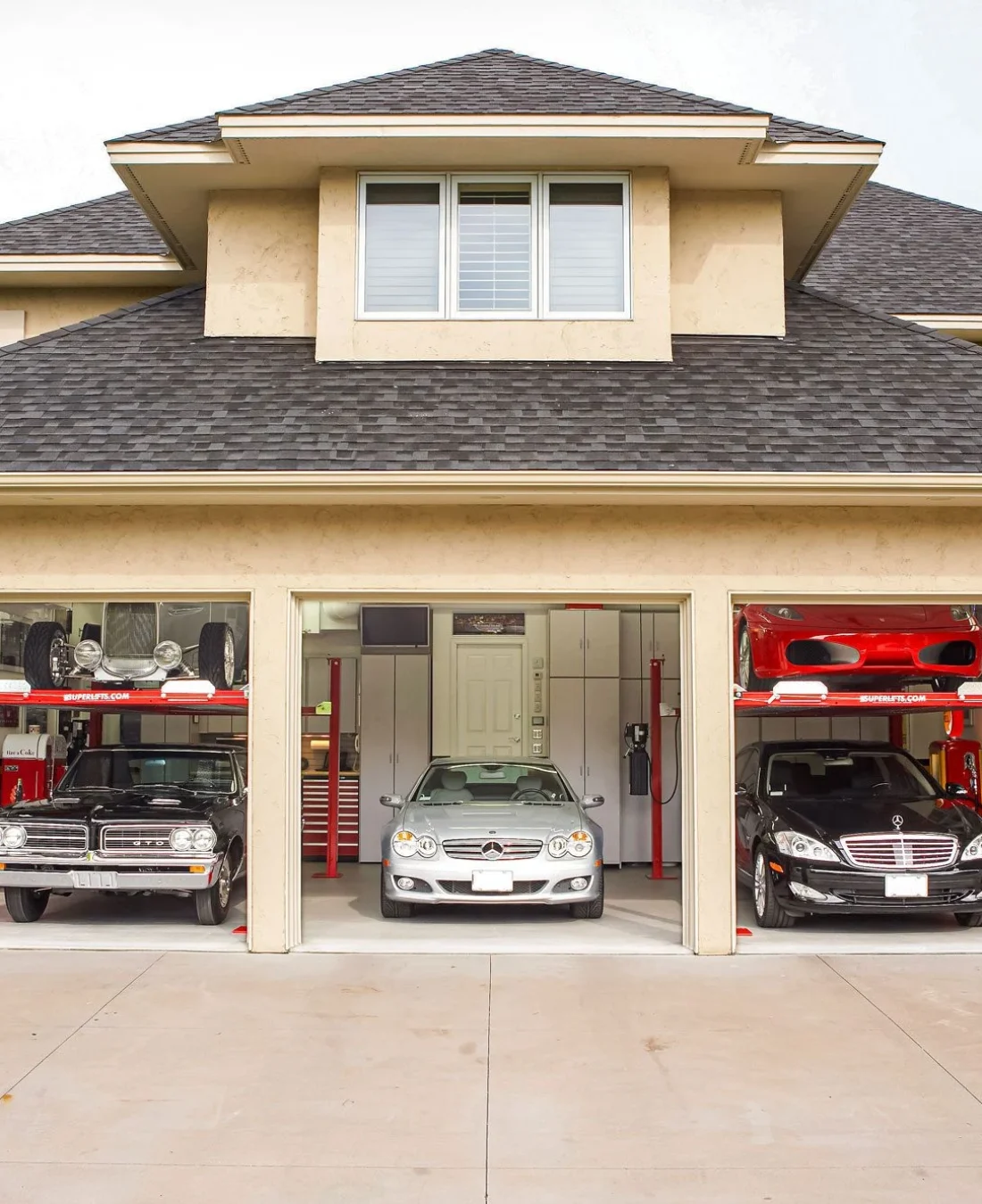 FHM-Dream-Garage-Double-Decker-Car-Storage_FT-FH07SEP_481_12_004_KSedit FHM-Dream-Garage-Double-Decker-Car-Storage_FT-FH07SEP_481_12_004_KSedit